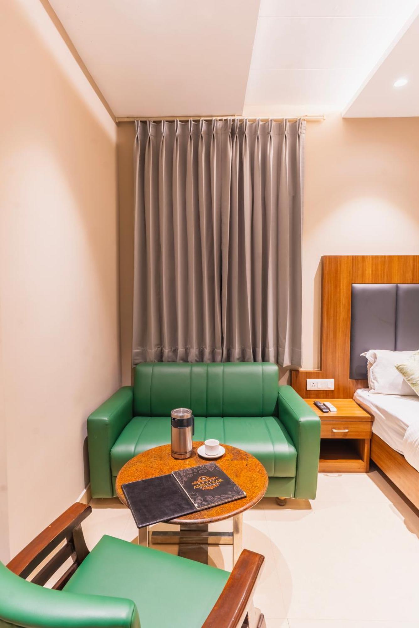 Hotel Amritsar International 2 Min Walk From Amritsar Bus Stand Екстер'єр фото