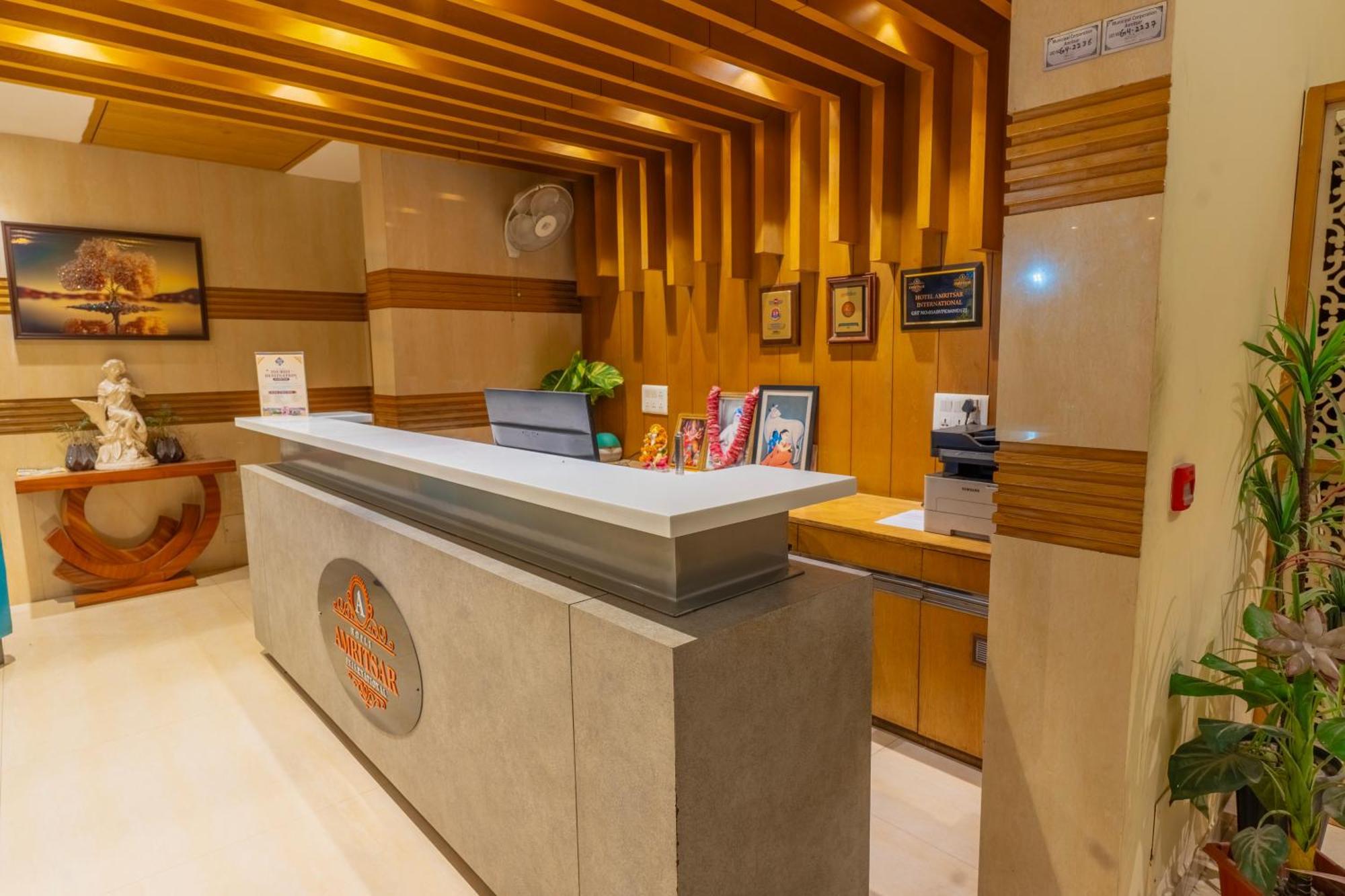 Hotel Amritsar International 2 Min Walk From Amritsar Bus Stand Екстер'єр фото