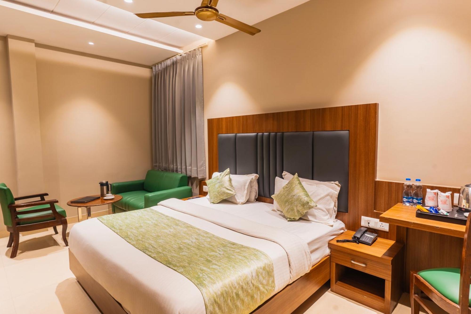 Hotel Amritsar International 2 Min Walk From Amritsar Bus Stand Екстер'єр фото
