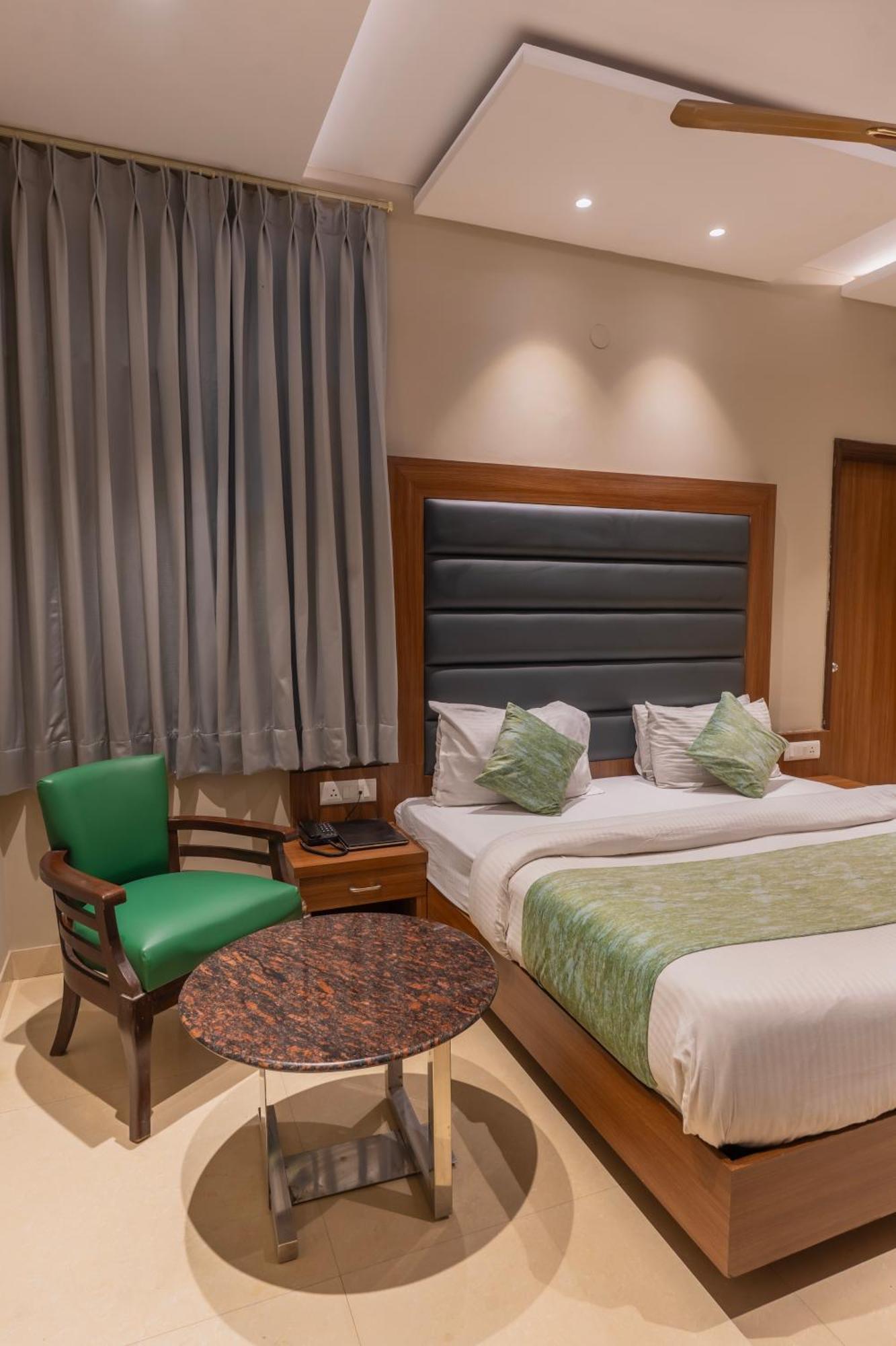 Hotel Amritsar International 2 Min Walk From Amritsar Bus Stand Екстер'єр фото