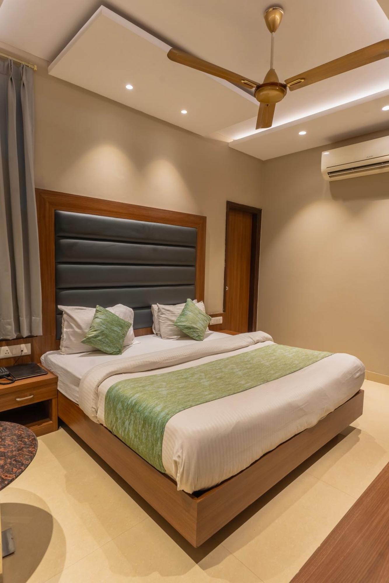 Hotel Amritsar International 2 Min Walk From Amritsar Bus Stand Екстер'єр фото