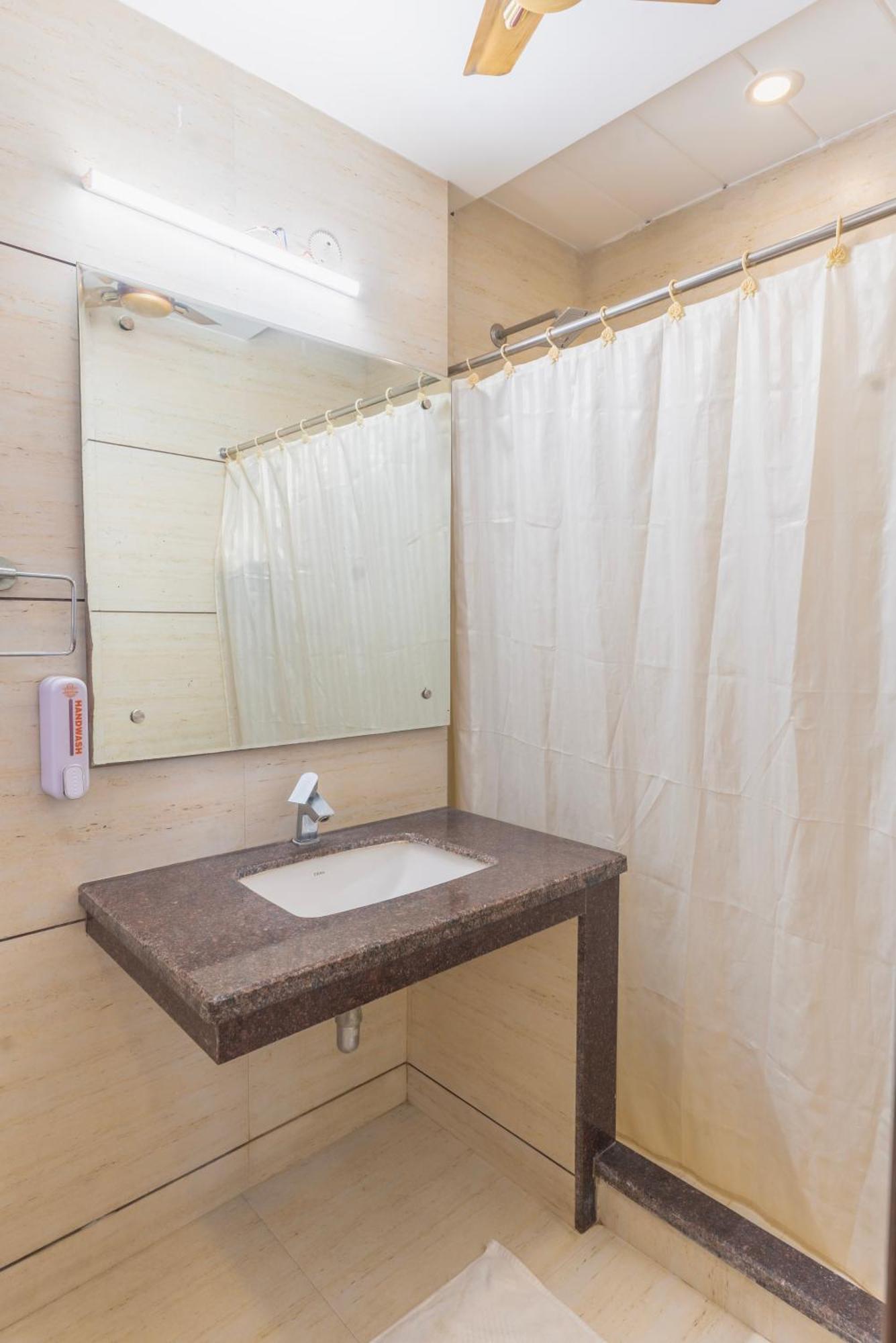 Hotel Amritsar International 2 Min Walk From Amritsar Bus Stand Екстер'єр фото