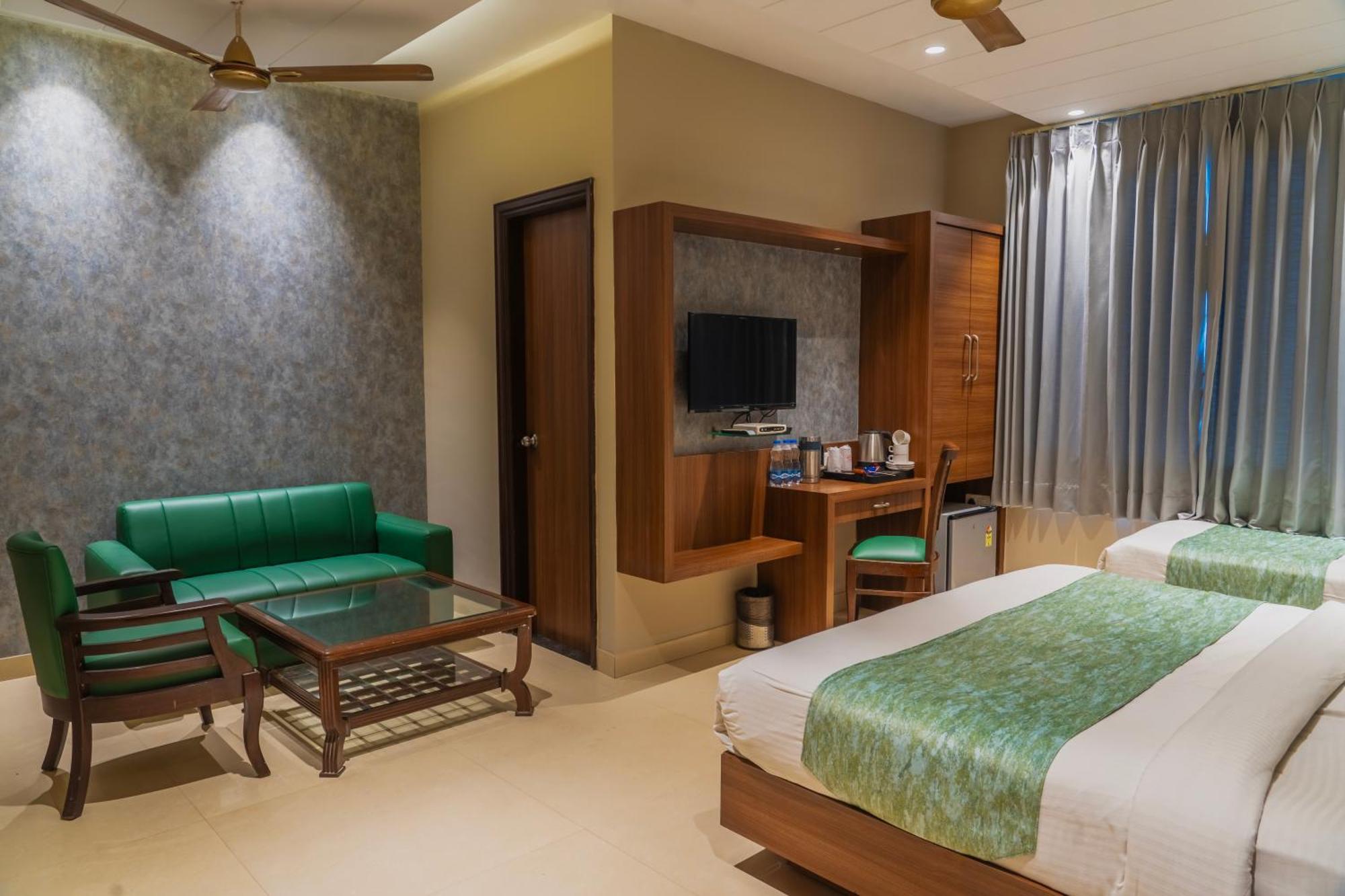 Hotel Amritsar International 2 Min Walk From Amritsar Bus Stand Екстер'єр фото