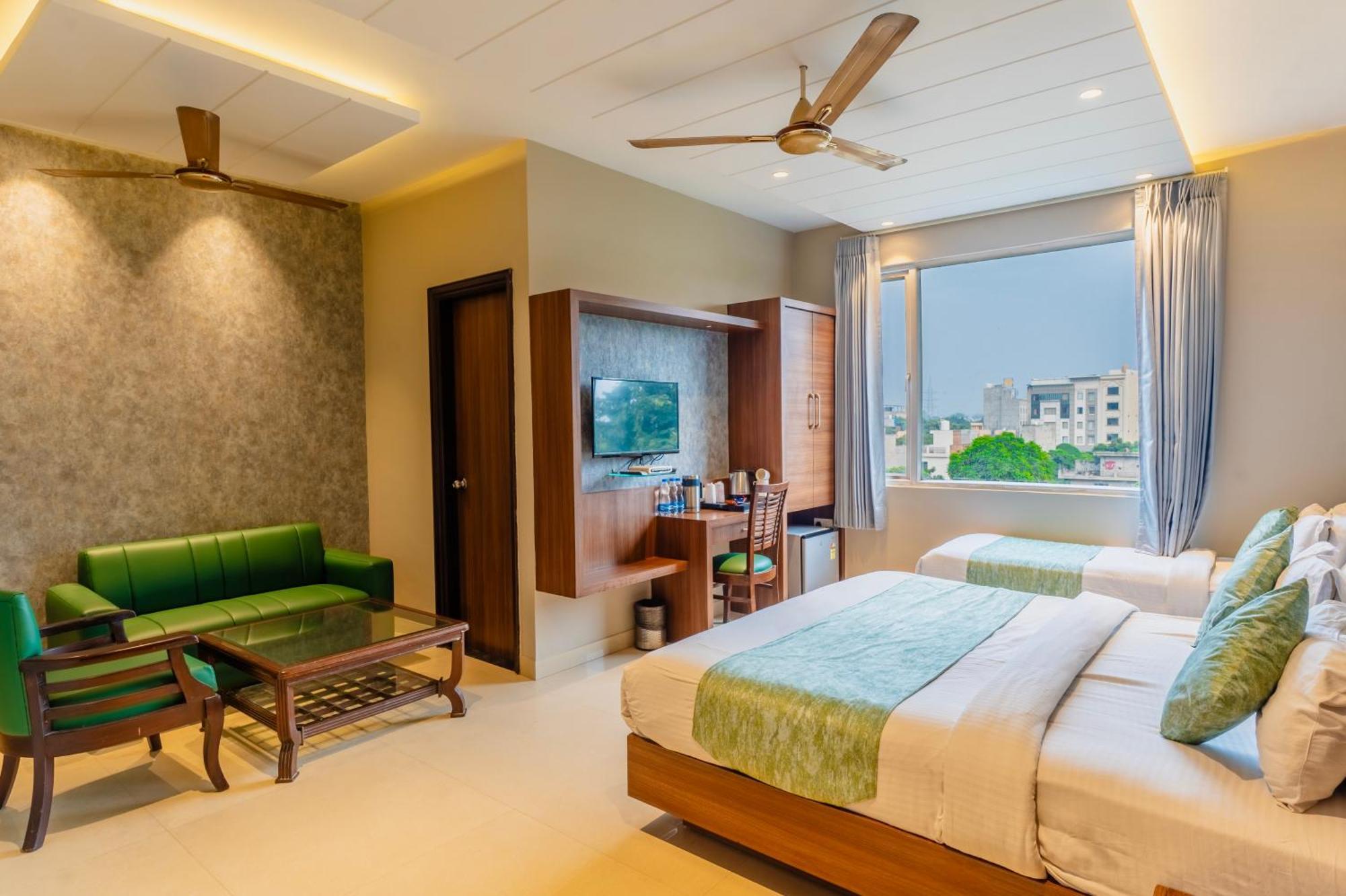Hotel Amritsar International 2 Min Walk From Amritsar Bus Stand Екстер'єр фото